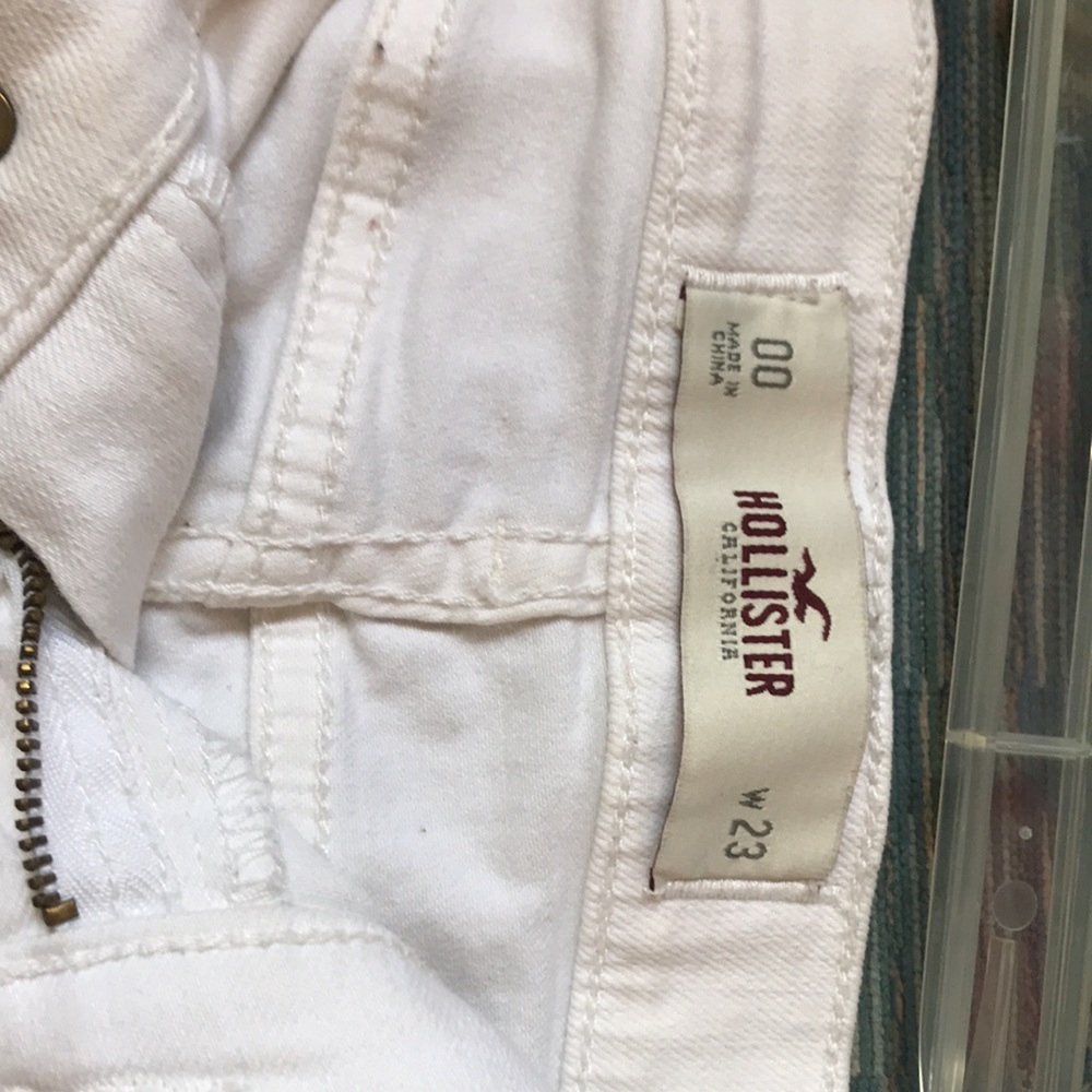 Used white Hollister jean shorts - Picture 3 of 3